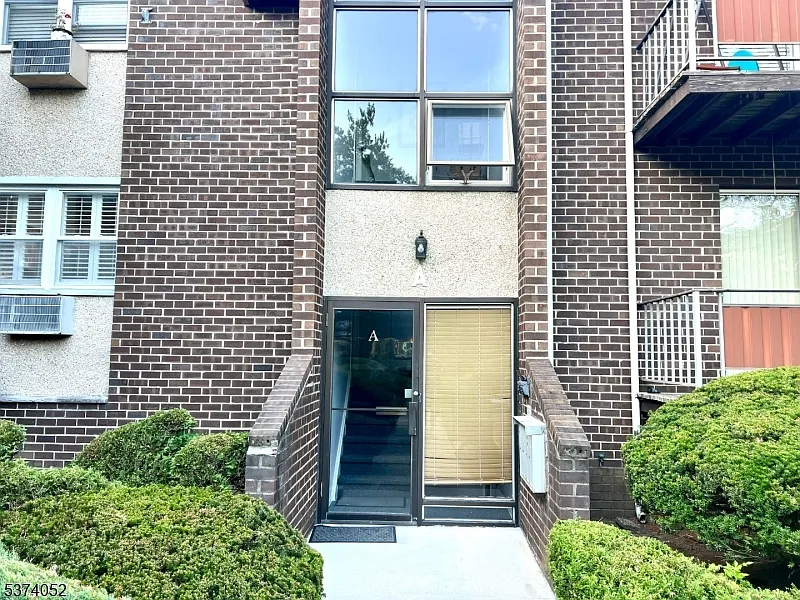 2 bed, 1.0 bath, $2,600 — Photo 1