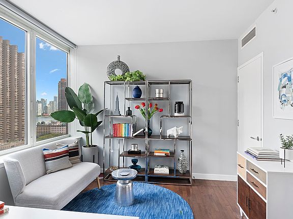 5th image of 225 E 34th St APT 21I