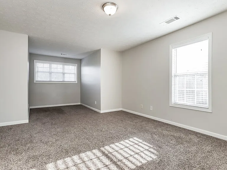 4100 Springvale Way — Photo 10