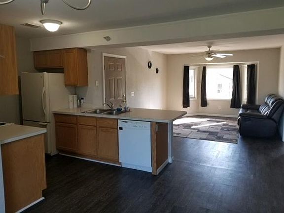 3rd image of 2076 Greenwich Ln APT C