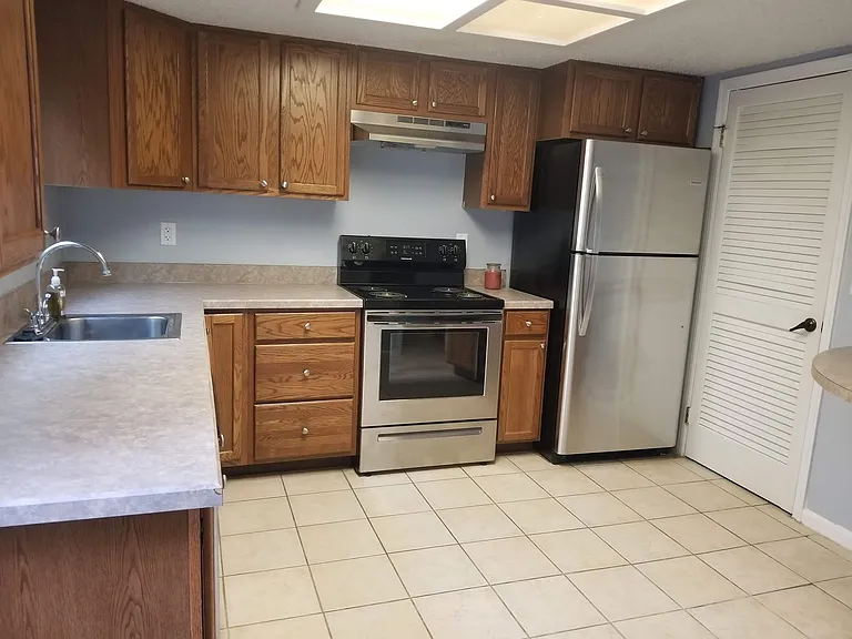 1874 Avenue Q SW — Photo 3