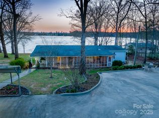 2252 M West Rd, Camden, SC 29020