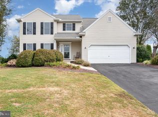 27 N Seasons Dr, Dillsburg, PA 17019