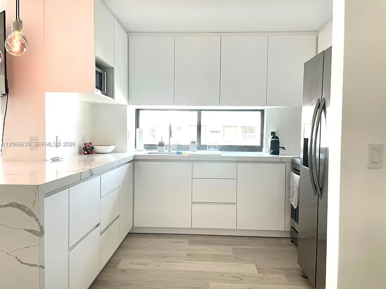 17011 N Bay Rd #1005 — Photo 3