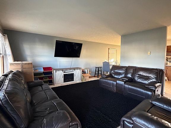 3rd image of 209 Somerset Dr