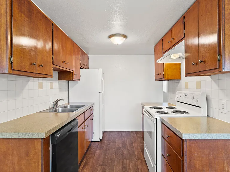 Park Ridge Apartments — Photo 52