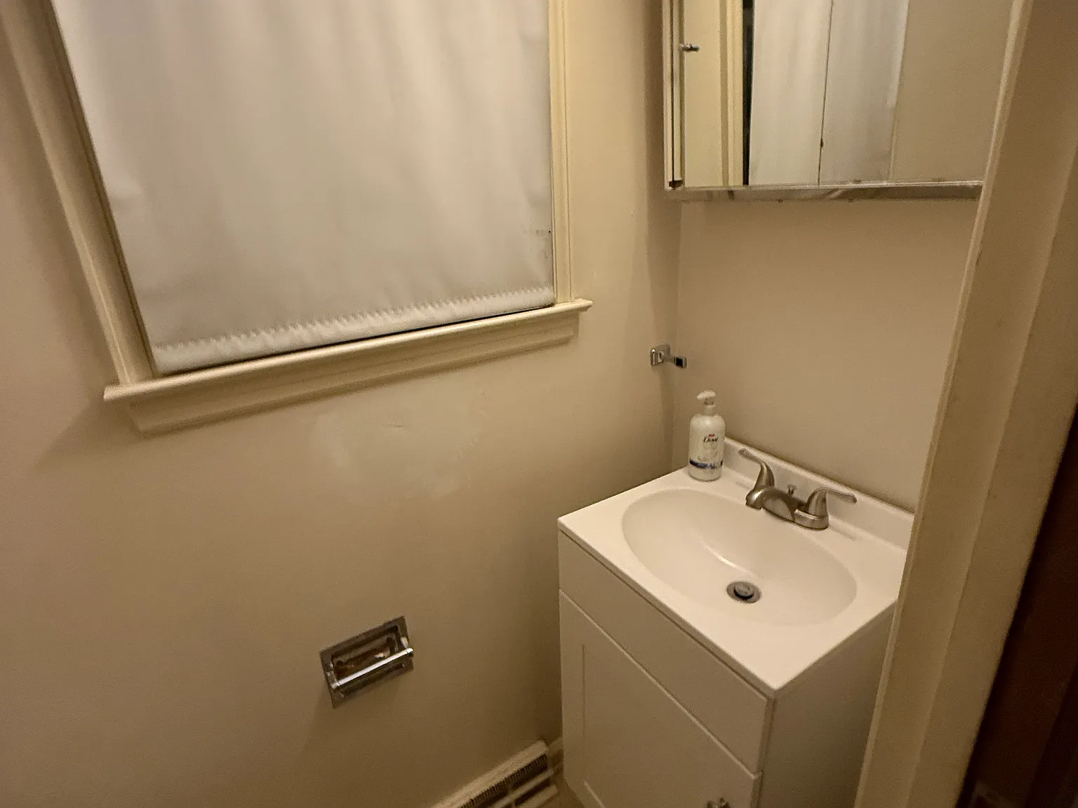 4 bed, 1.5 bath, 1467 sqft, $2,200 — Photo 3
