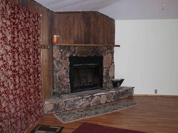 2nd image of 1035 Sumner St