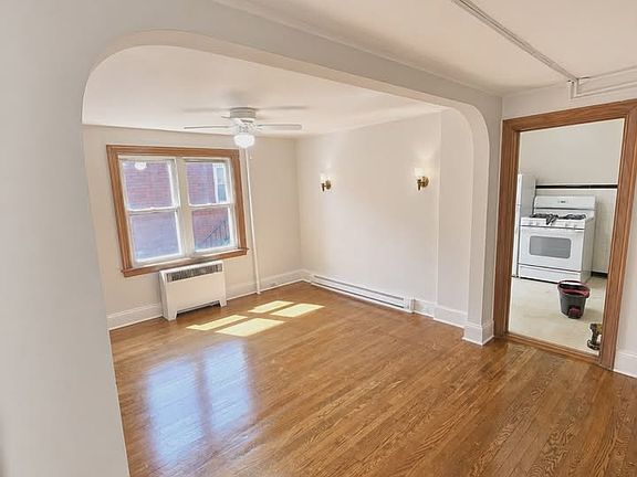 3rd image of 370 Scott St APT 3