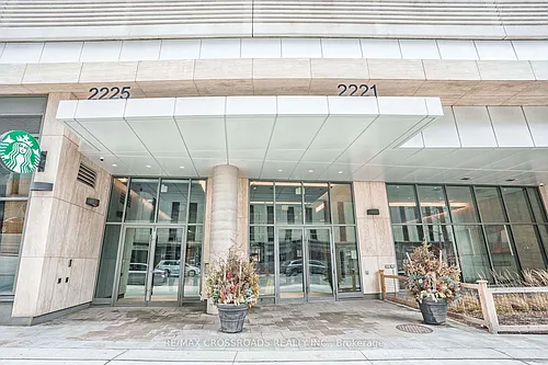 2221 Yonge St #1404 Photo 1