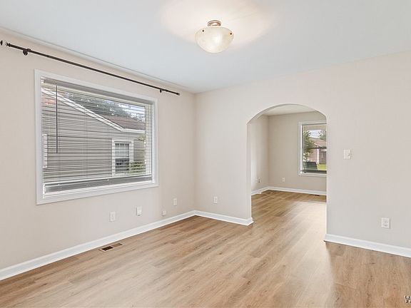 5th image of 1515 17th Ave E