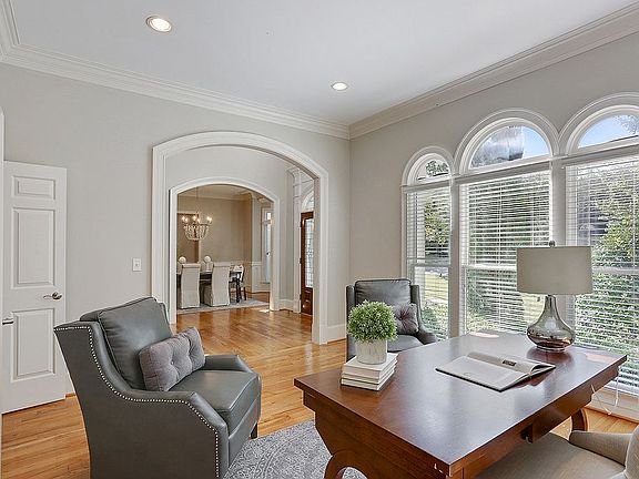 3rd image of 4841 Rivercliff Dr SE