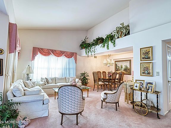 5th image of 1219 Thornbury #B