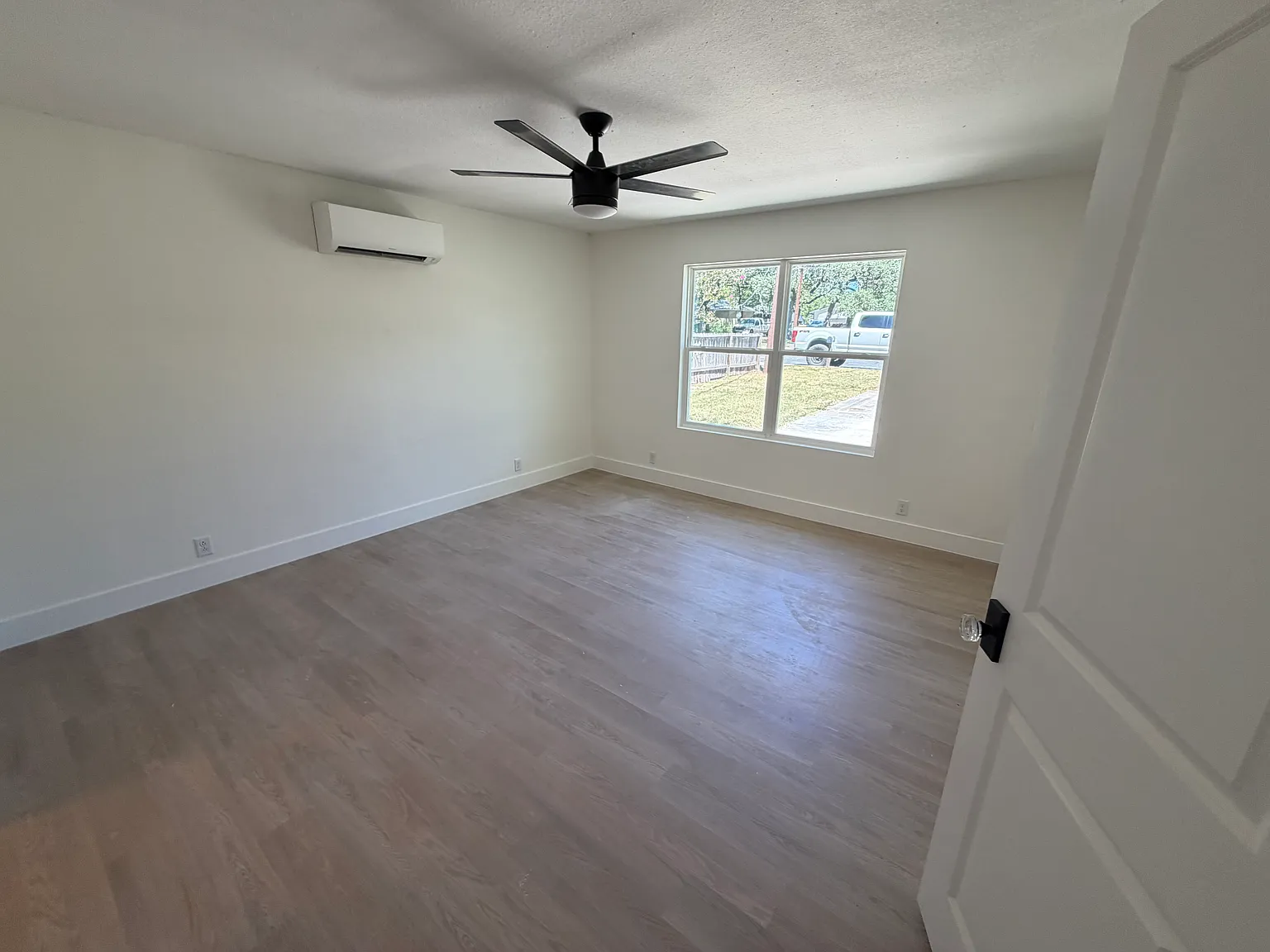 3 bed, 1300 sqft, $2,650 — Photo 4