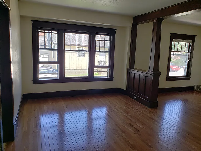 501 W Buttles St — Photo 14