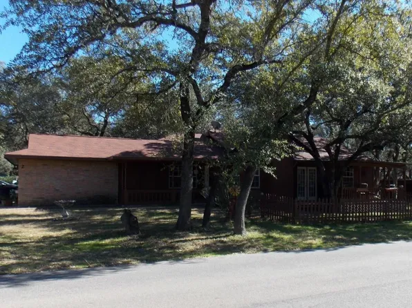 2 Rawhide Cir, Morgans Pt Resort, TX 76513