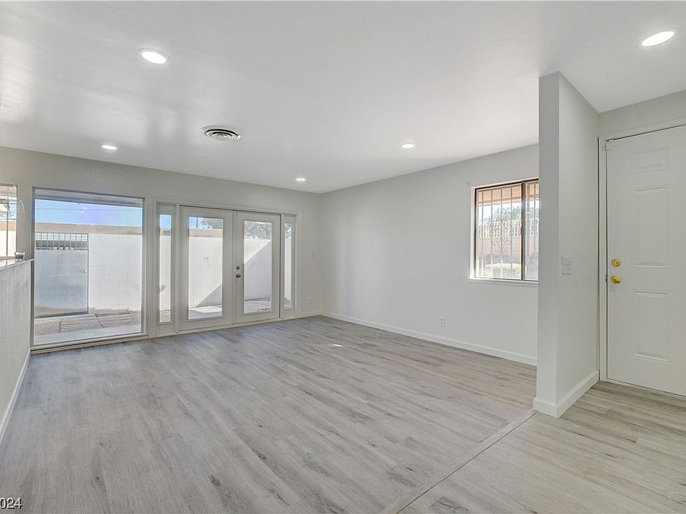 1st image of 2579 Paradise Village Way
