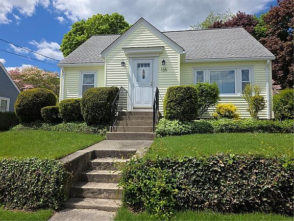 4th image of 135 Cornell St