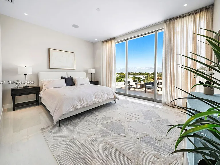246 NE 6th Ave #PENTHOUSE — Photo 16