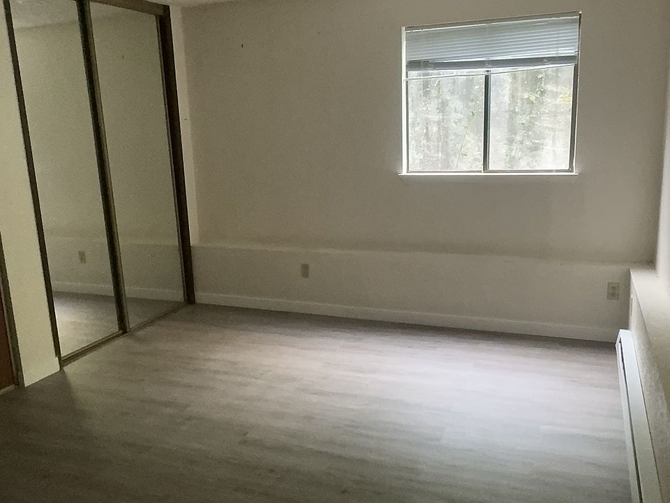 2nd image of 530 Mill Ave S #1