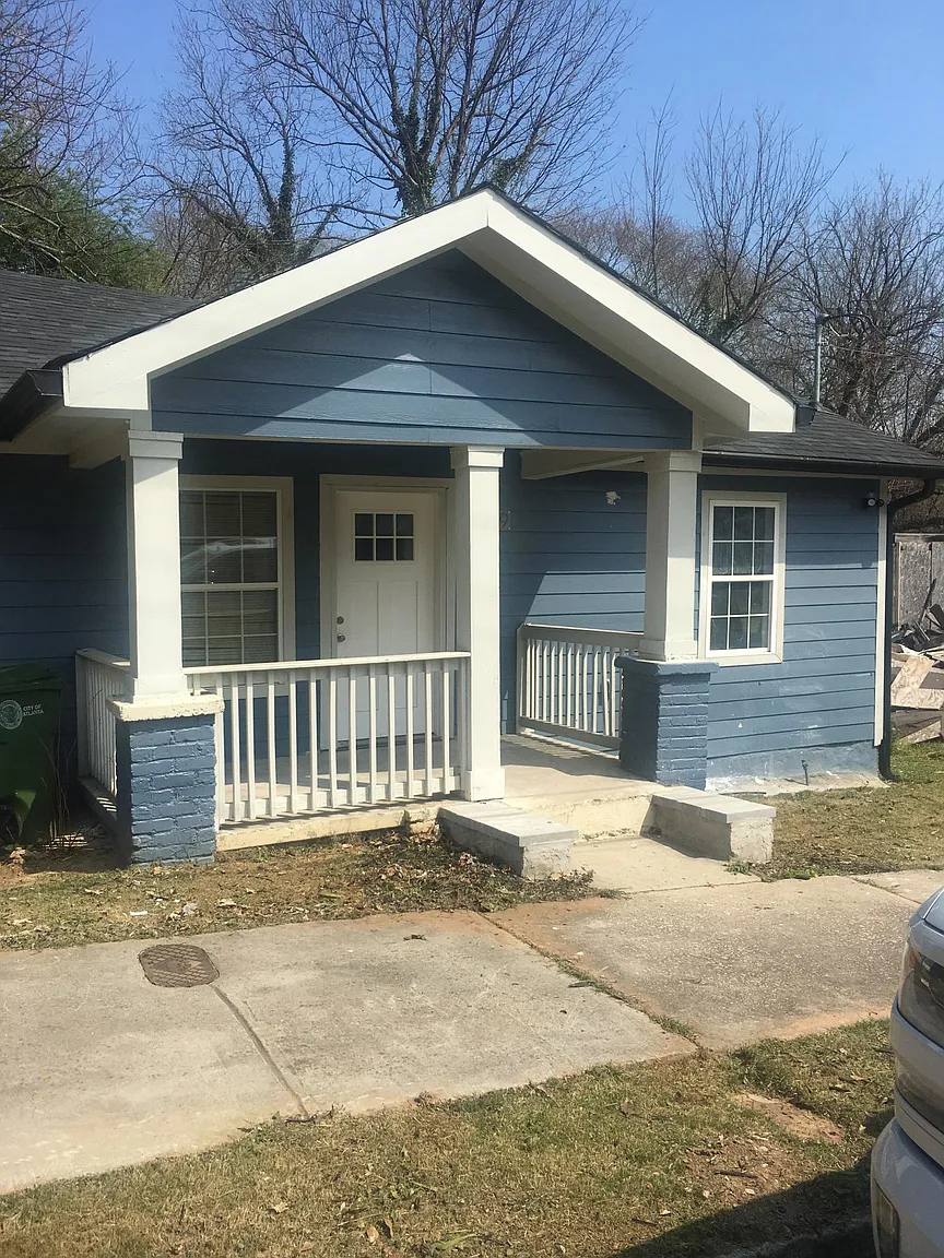 1069 Ashby Grv SW photo 1