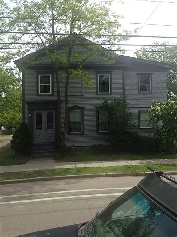 3 bed, $2,400 — Photo 1