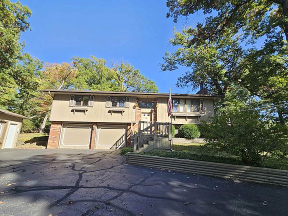 3rd image of 3942 Whitfield Dr