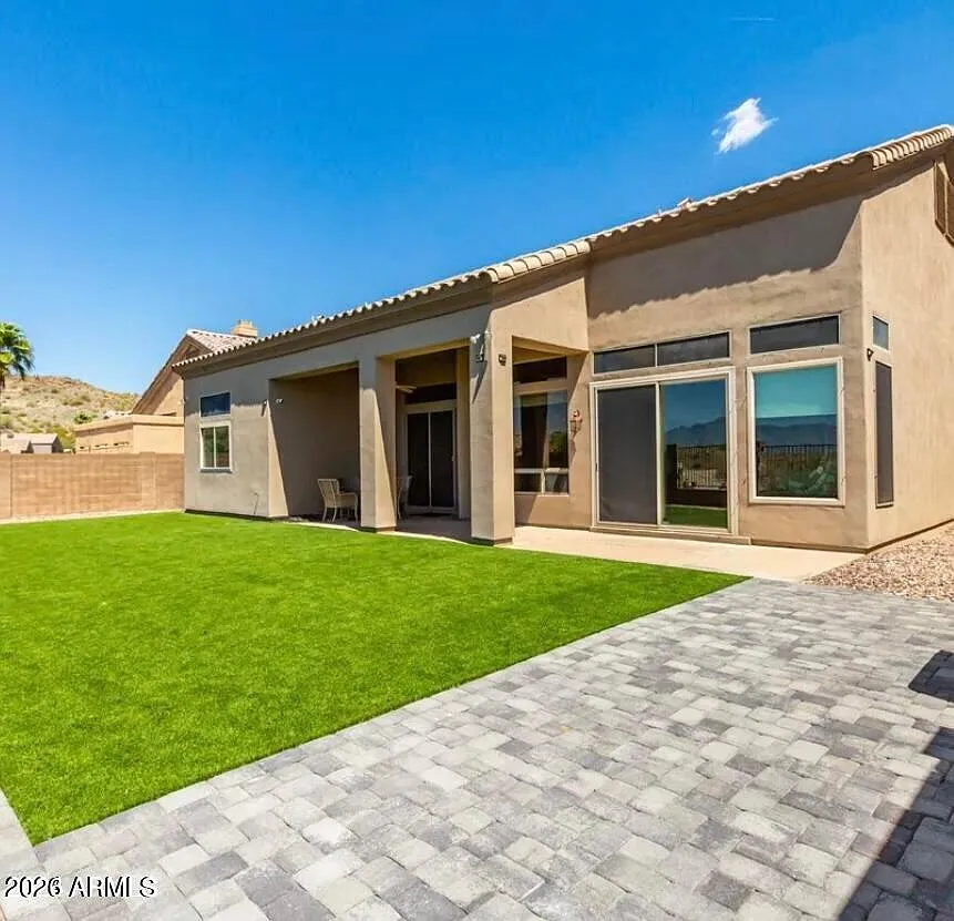 4 bed, 2.0 bath, 2377 sqft, $2,995 — Photo 3
