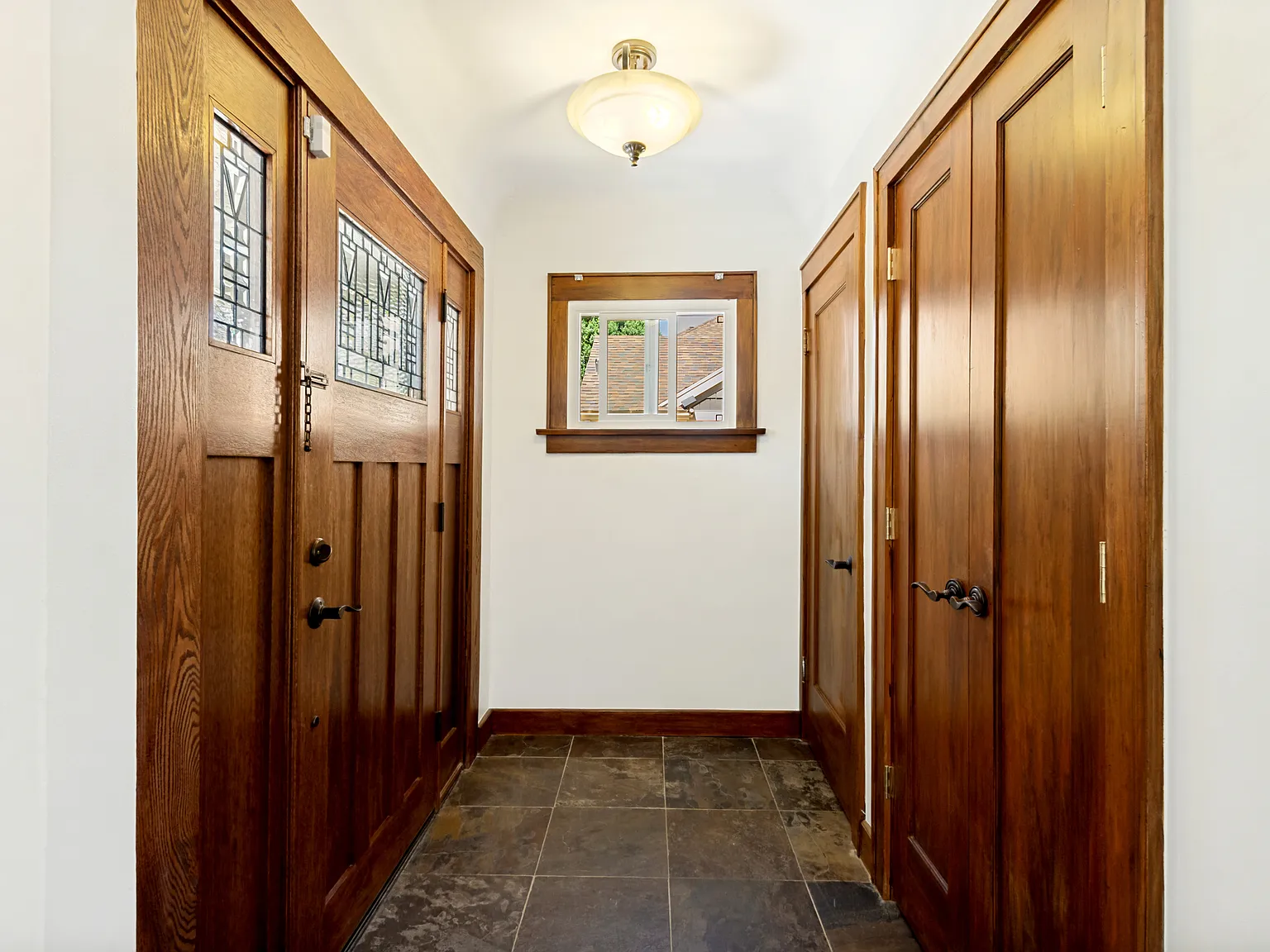 4 bed, 2200 sqft, $3,200 — Photo 2