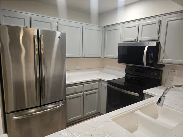 11410 Brookshire Ave APT 325, Downey, CA 90241