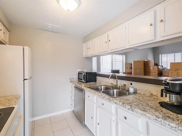 10122 Waterstone Dr — Photo 10