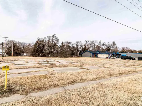 902 Grant Ave, Junction City, KS 66441