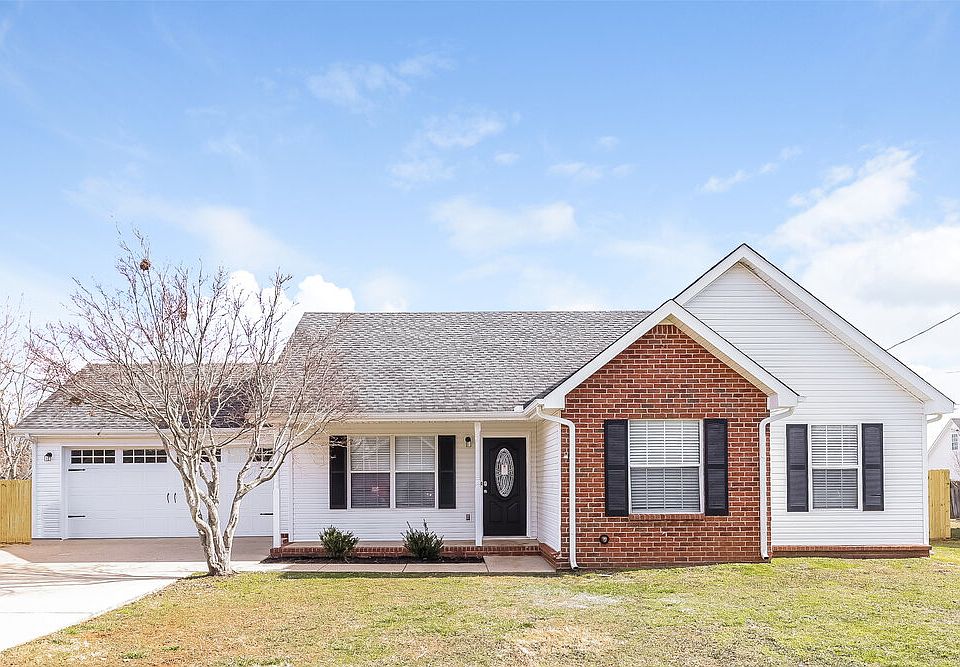 1st image of 2922 Henderson Ln