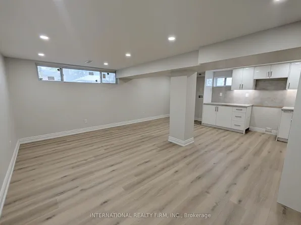 198 Cherrywood Dr #Basement, Newmarket, ON L3Y 2X8