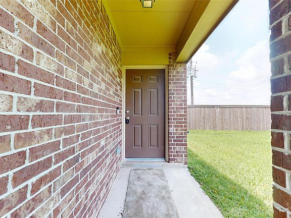 5th image of 2102 Red Cedar Trl
