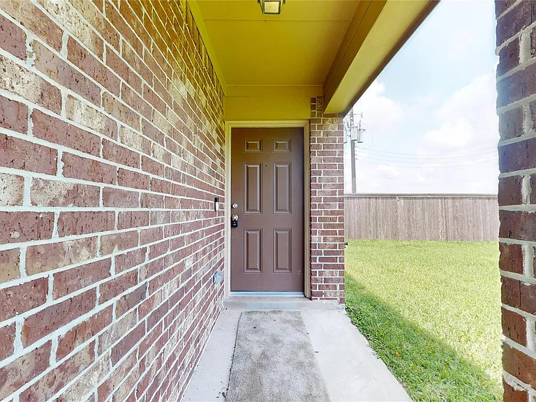 2102 Red Cedar Trl — Photo 5