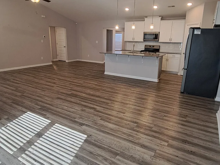228 Patriot Dr — Photo 4