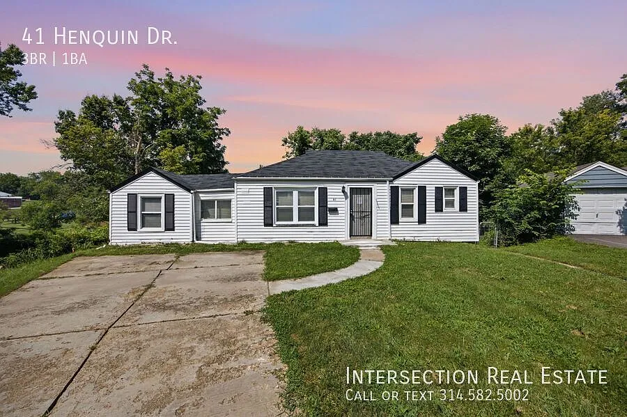 Section 8 Accepted - Charming 3 Bed/1bath Ferguson Home — Photo 2