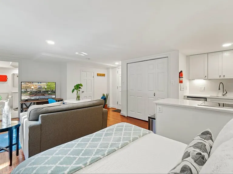 22nd St NW — Photo 7