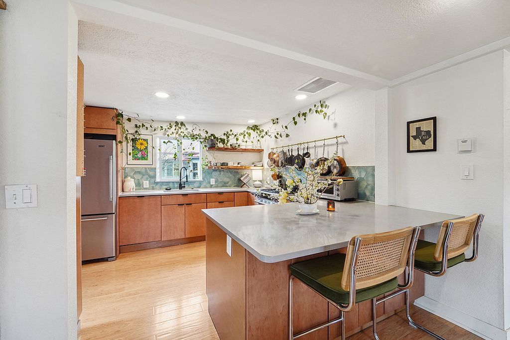 1819 9th Ave - Property Image