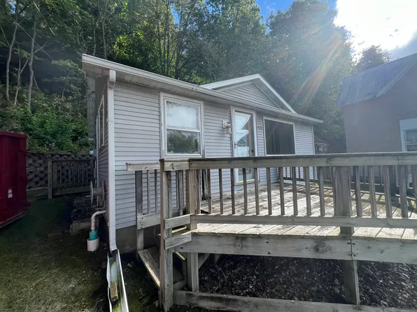 406 N Shore Dr, Fountain City, WI 54629