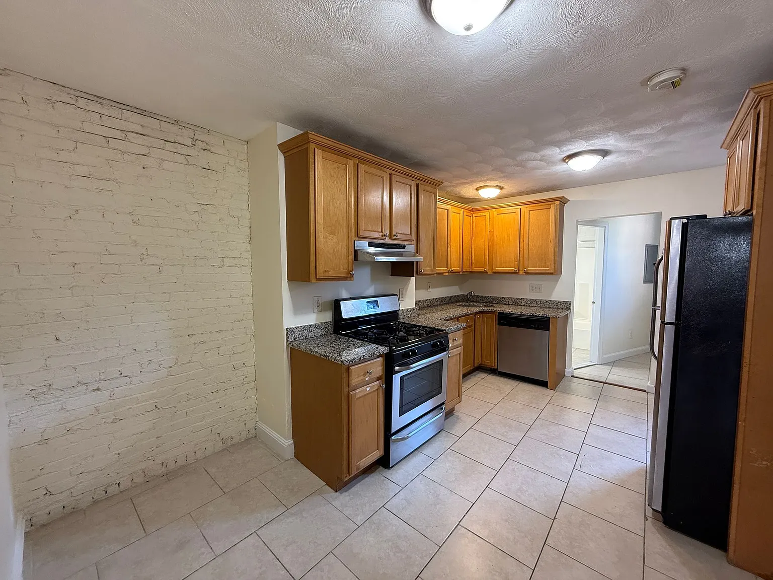 3 bed, 900 sqft, $3,000 — Photo 1