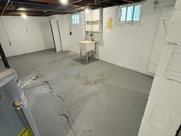 Jones St — Photo 24