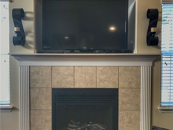 5th image of 1331 E Crossroads Dr