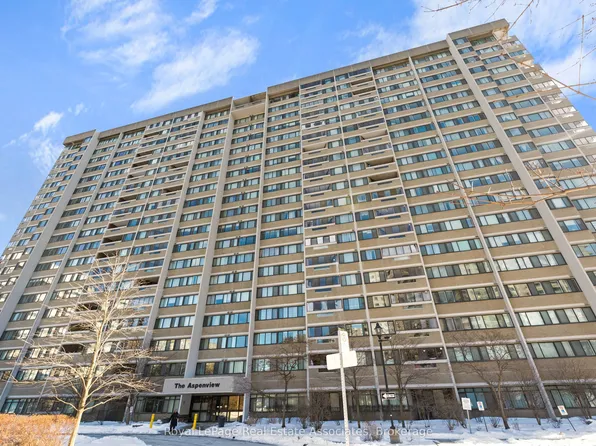 50 Elm Dr E #912, Mississauga, ON L5A 3X2