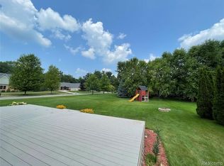 9815 Wynbrook Ln, Howell, MI 48843