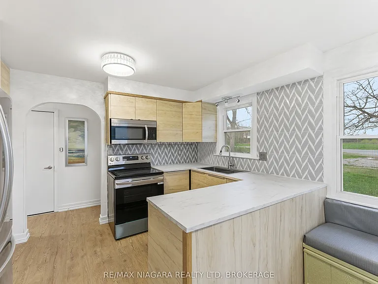 355 Bernard Ave — Photo 3