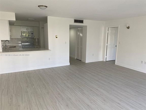 5th image of 1450 Brickell Bay Dr APT 414