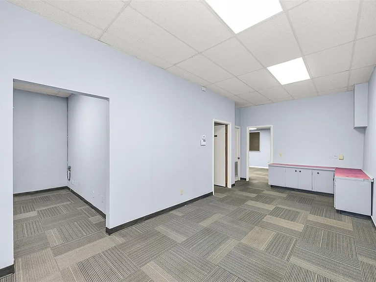 221 E Main St — Photo 10