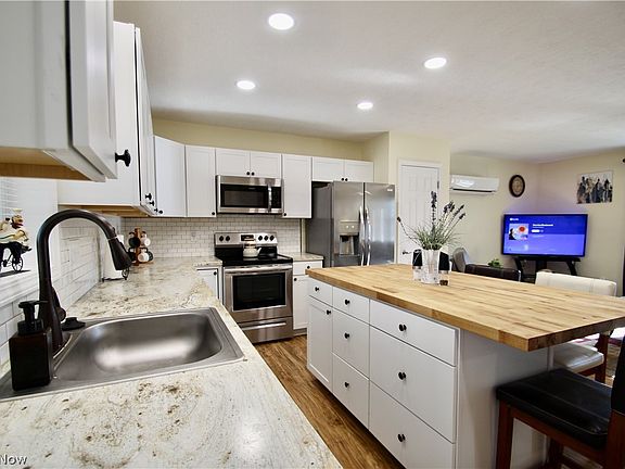 2nd image of 369 Dawnshire Dr